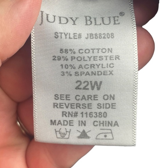 Judy Blue High Rise Light Wash Boyfriend Fit Jeans Cropped Frayed Hem Womens 22W - Picture 13 of 14